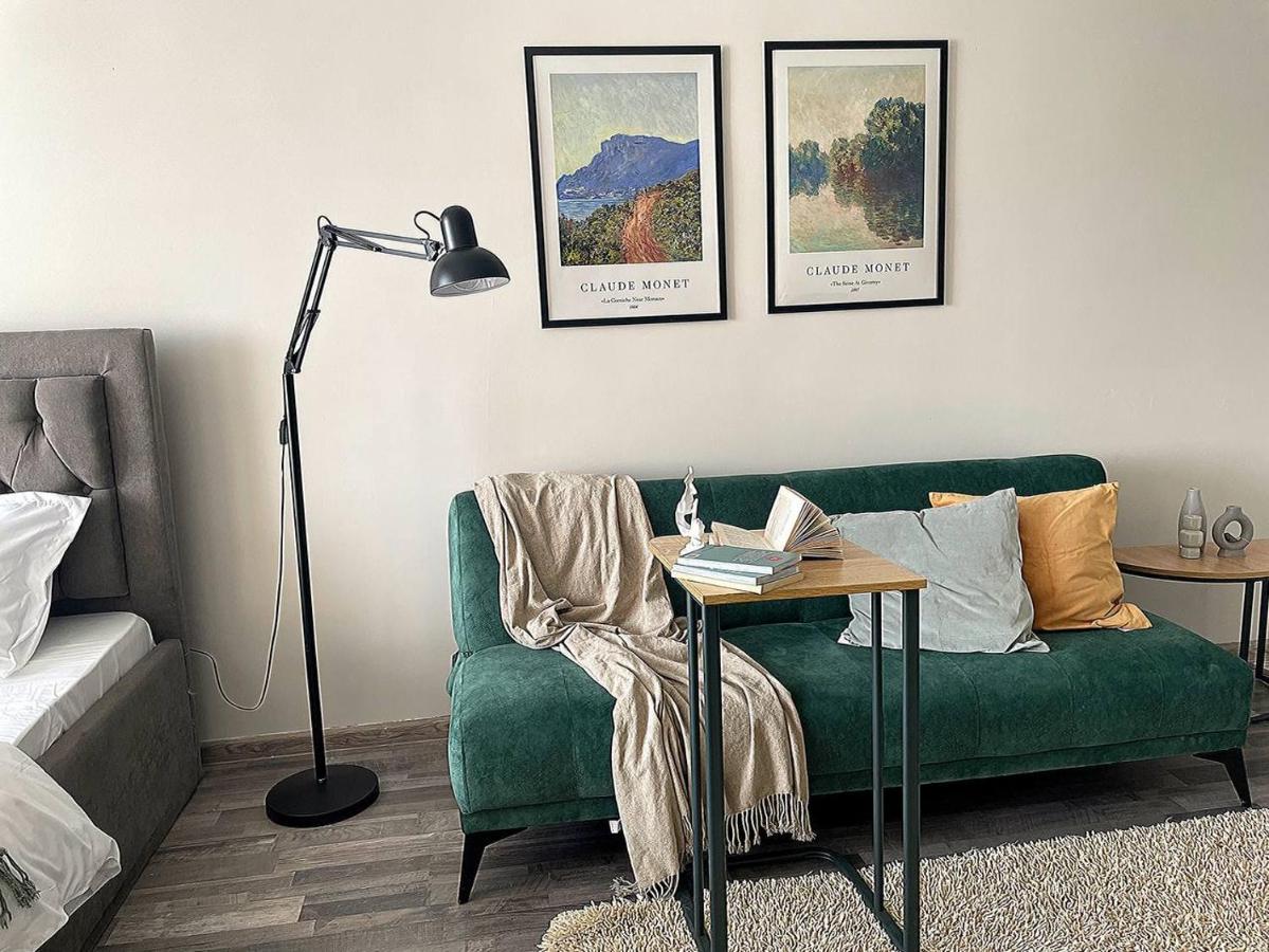 студия тайный сад с шикарным видом на горы Apartment Almaty